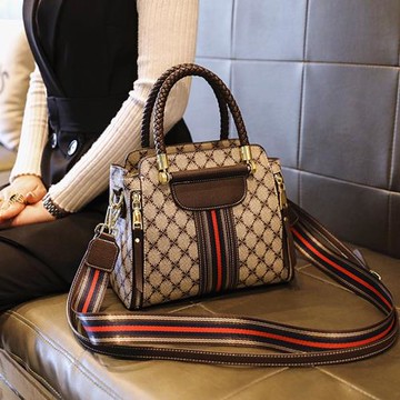 香港真皮名牌手提包包女包2024新款潮時尚水桶包休閑大容量單肩包