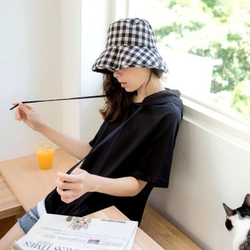 OB嚴選-純棉假兩件撞色休閒抽繩連帽短袖上衣《AB13151-》