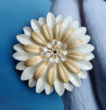 Vintage Jewelry  立體 奶白琺瑯花 別針 胸針