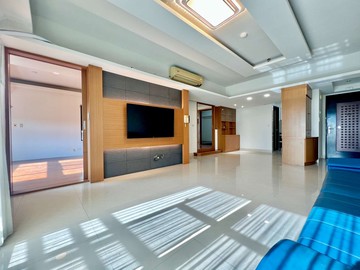 A★亞灣經貿特區31期｜三多商圈明亮景觀三房車位｜高雄市前鎮區光華三路