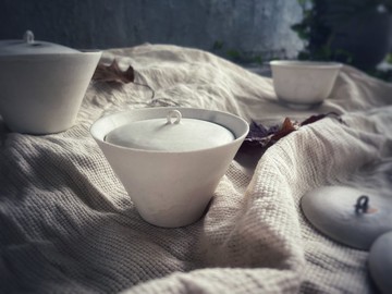 桌上的白瓷糖霜 / 蓋碗茶杯 蓋杯 茶具 - 大環碗蓋