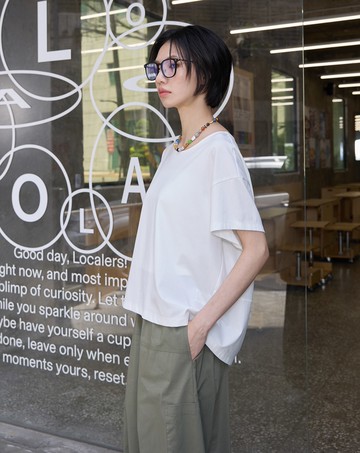 立體繭型下襬寬領涼感上衣(兩色)