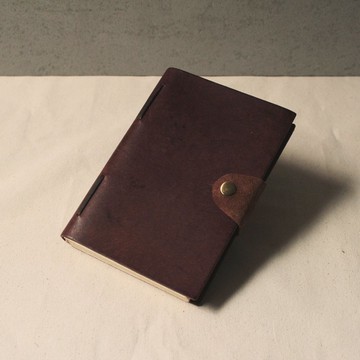 【城市說夢人 】 皮革筆記本 手工書 ∣紅色款∣ 磨砂皮四合釦