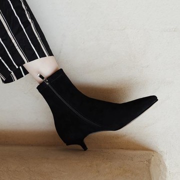 法式尖頭彈力瘦瘦靴女黑色顯瘦春秋絨面單靴3cm小跟裸靴貓跟短靴