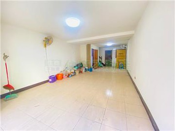 漢民商圈鳳陽國小.便宜車庫透天｜高雄市小港區水秀路