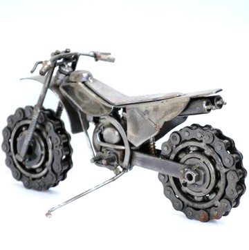 越野摩托車雕塑 (B) 驚豔銲接工藝，超酷生日禮物