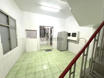 右昌國小近軍校路商圈靜巷需翻修透天｜高雄市楠梓區軍校路