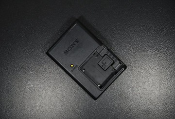 【經典古物】原廠 Sony BC-CSD 電池充電器 充電座 NP-BD1 NP-FD1