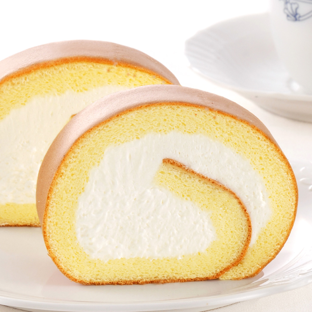 使用日本第一中澤乳業奶霜，乳源來自北海道天然放牧牛乳，成就豐厚芳醇的自然風味，再搭配上日本昭和麵粉製成的泡芙蛋糕，以1:1黃金比例引領絕佳平衡口感，超越北海道原汁原味的生乳捲。