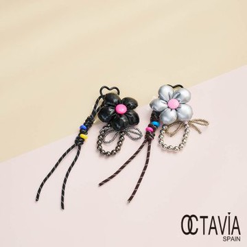 OCTAVIA 8 -  澎澎立體花朵銀鍊幸運繩手機包包吊飾- 二色可選