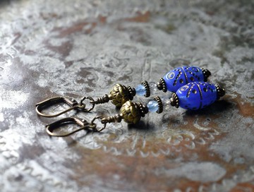 露草色捷克復古珠飾搭配海藍寶石與拉長石、蓮花黃銅耳環