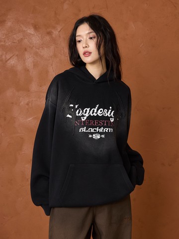 水洗翅膀貼布英文排版長帽T