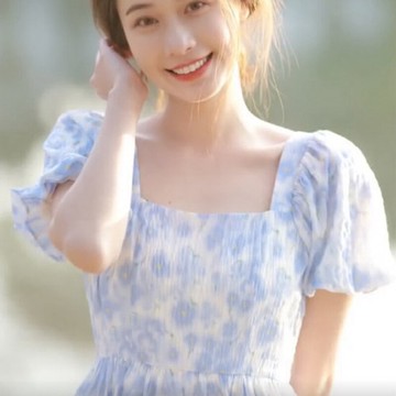法式初戀甜美藍色碎花泡泡袖連衣裙2022夏季新款溫柔風可鹽可甜女