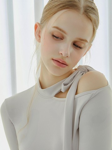 Ribbon Tie Cut-Out Rash Guard [Cream]