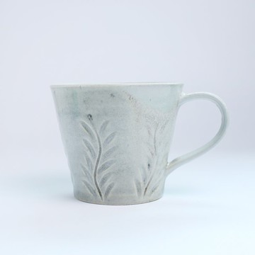 明芽窯 | 柴燒青瓷刻紋把杯 青 花草刻紋 杯子 馬克杯 咖啡杯 H10