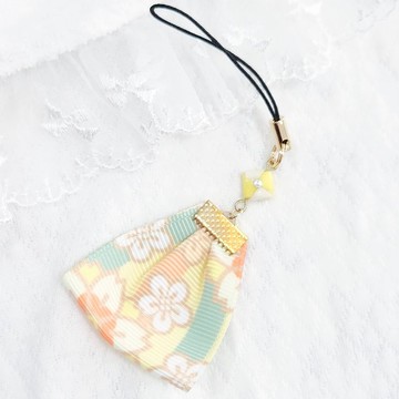 摺紙 × 花卉圖案緞帶吊飾的和風鑰匙圈 / 手機掛繩 / 包包吊飾 │ 黃色 │ 現貨寄出