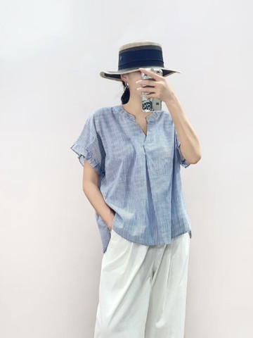 細緻的直條紋清爽感V領棉襯衫