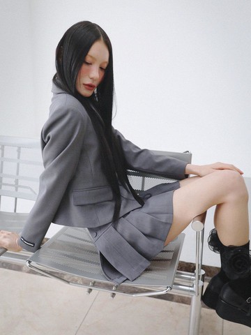 BURTON MINI PLEATS SKIRT [GREY]