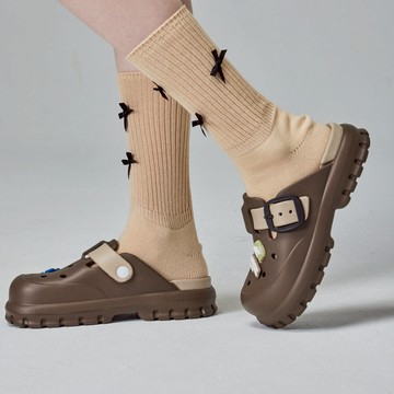 moz瑞典 駝鹿 小方糖 方扣 防水 洞洞鞋 拖鞋 涼鞋 (巧克力)