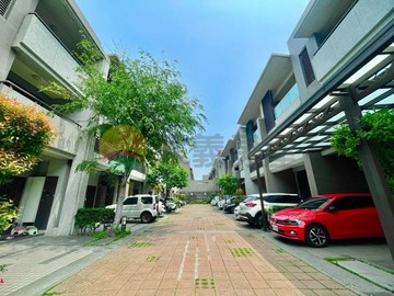 專任 烏日高鐵特區｜順天名邸・雙百萬裝潢雙車別墅｜台中市烏日區環河路四段