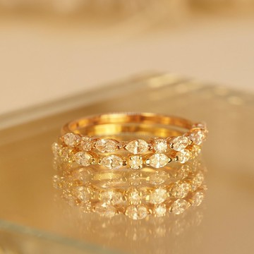 18K金鑽石圓形和馬眼形戒指18K Gold Diamond Round and Marquise