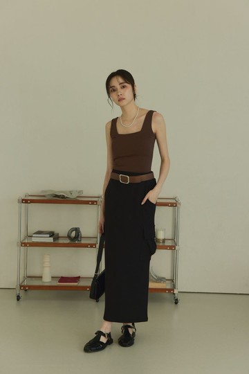 CHILL新創設計水洗霧質感後開岔牛仔裙(黑)