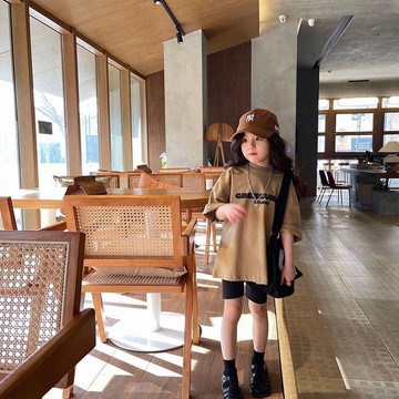 台灣出貨 兒童100%純棉T恤2023夏季女童中大童潮款寬松字母簡約百搭短袖衫 女童上衣 女童短袖T恤 兒童短袖