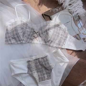 桃蜜糖少女內衣小胸文胸套裝日系無鋼圈可愛復古水溶花邊學生薄杯