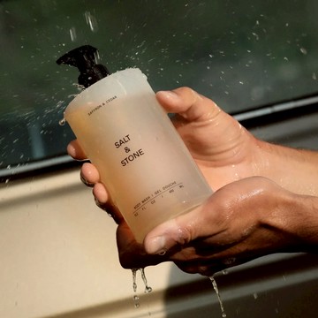 【SALT & STONE 】玻尿酸保濕潔膚露 雪松番紅花（450ML）