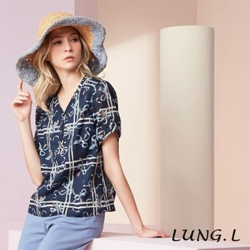 LUNG.L林佳樺 深藍蝴蝶結緞帶印花半開襟V領短袖棉質女裝上衣 LW41A