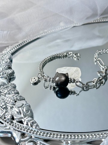 招財喵星人愛心扭結設計款水晶手鍊 - 醫療鋼/貓星人/銀曜石