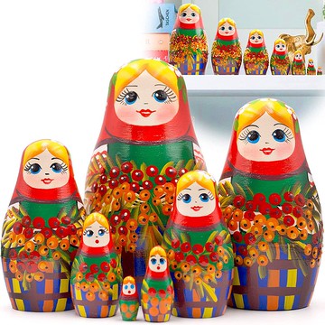 Russian Matryoshka Dolls - 身著羅文樹枝的 Sarafan 連衣裙的俄羅斯娃娃