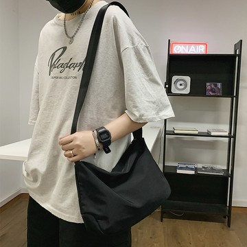 E.City_個性風證件單肩斜挎包餃子包