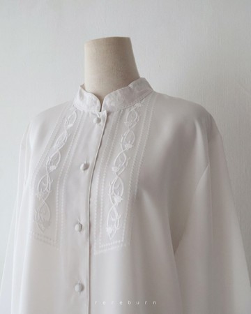 復古刺繡立領寬鬆歐美版型長袖白色古著襯衫