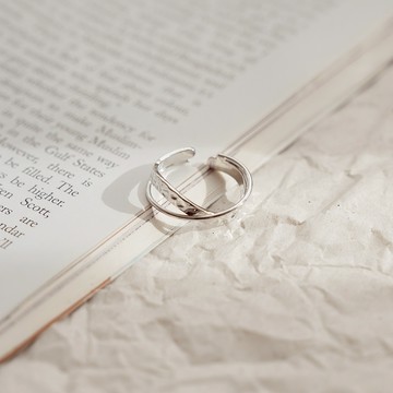 QUEENSHOP_ S 正韓 不規則雙環交叉造型戒指 現+預 【07060260】