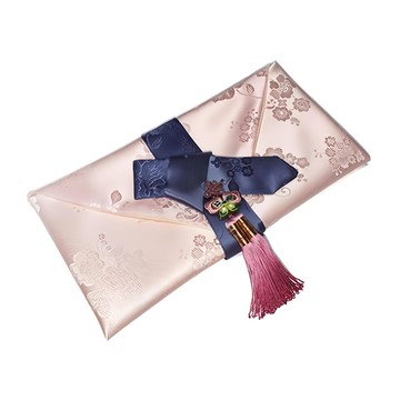 典雅蝴蝶掛飾禮金綢布信封組  杏色 + 灰色緞帶  1組