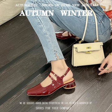 法式包頭涼鞋女夏粗跟2023年新款夏季時尚高中跟鞋子一字帶羅馬鞋