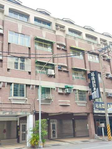 中都美術館內惟藝文鼓山高中透店四樓半｜高雄市鼓山區鼓山三路