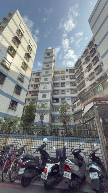 *稀有釋出*公園芳鄰華廈三房＋平車 陽台進出設計｜高雄市小港區店陽街