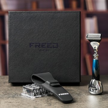 【FREED】 一週年限量紀念款 宇宙探索系列 尊爵四件組刮鬍刀禮盒 - 銀河藍