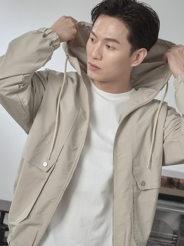 【絕版出清】造型縮口防風連帽外套