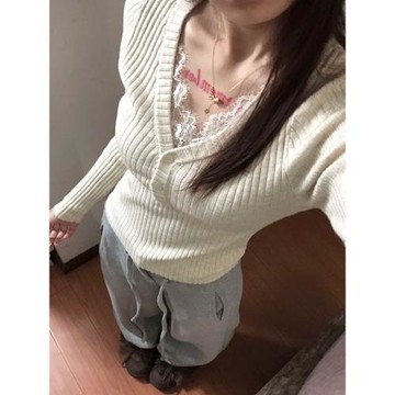 小香風低V領蕾絲拼接針織毛衣女秋冬新款內搭打底衫長袖絕美上衣