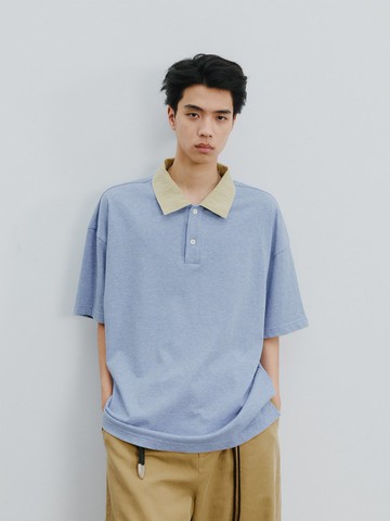 撞色翻領短袖 POLO 衫 / 淡藍條紋肌理×米黃領 / 寬鬆落肩薄款上衣