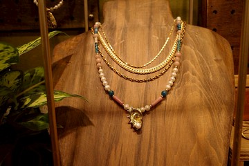 紅噪音珍珠項鍊