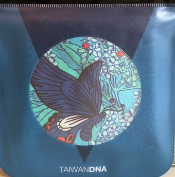 TAIWAN DNA 質感柔膚絲巾 - 寬尾鳳蝶