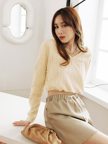 立體織紋腰抽繩V領短版長袖上衣