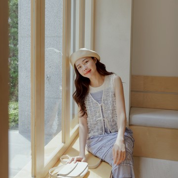 QUEENSHOP_ S 女裝 立體蝴蝶結羽毛綁帶網紗背心 兩色售 現+預 【01098873】