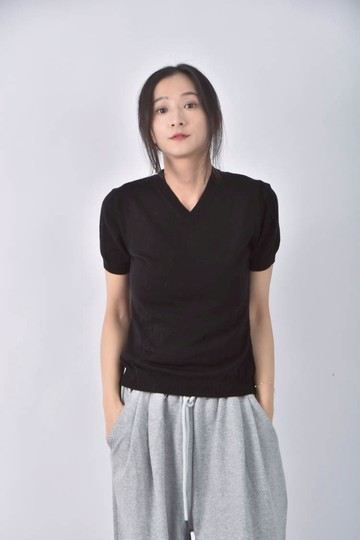 (XS（含）以下) burberryv領黑色短袖上衣