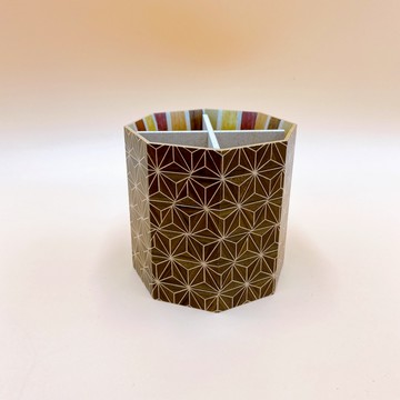 【箱根寄木細工】日本工藝品 八角形筆筒 收納筒 - 黑棕色麻葉紋
