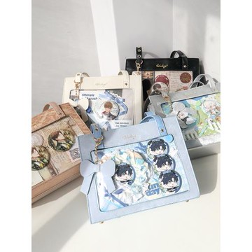 嗚咚小鋪原創日常百搭透明吧唧二次元國風斜挎痛包女【奶油春櫻】